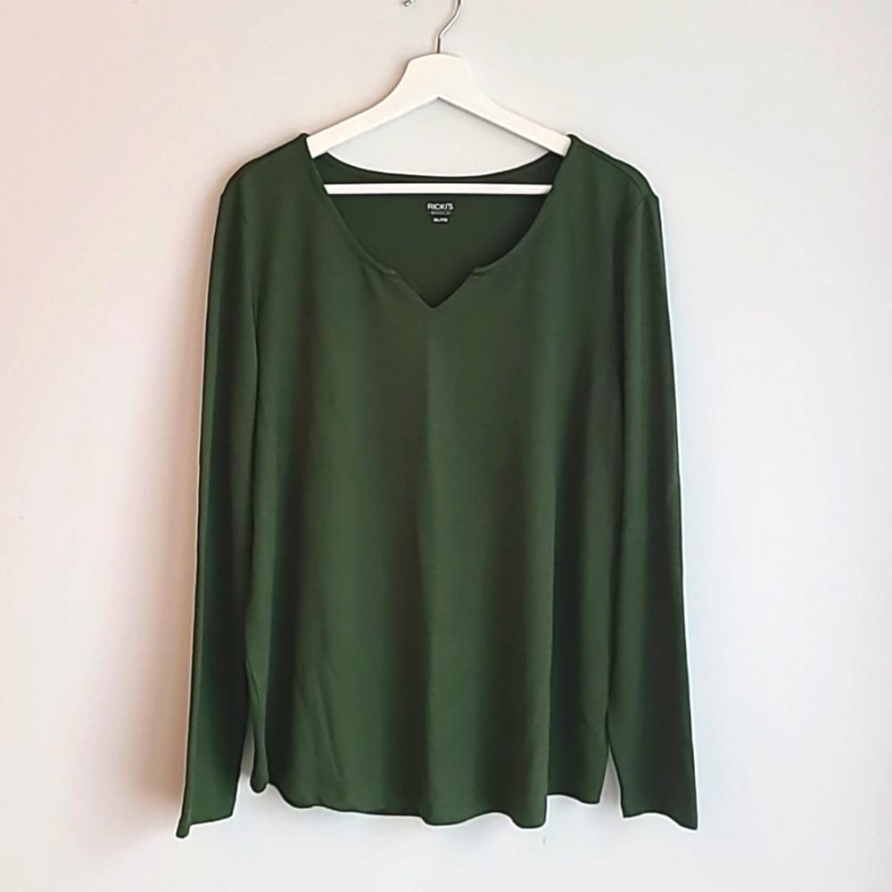 Ricki's XL moss green, notch-neck knit top.